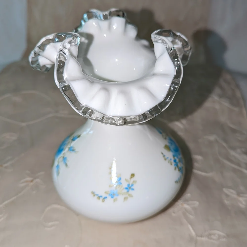 Vintage milk glass Fenton silvercrest vase.
